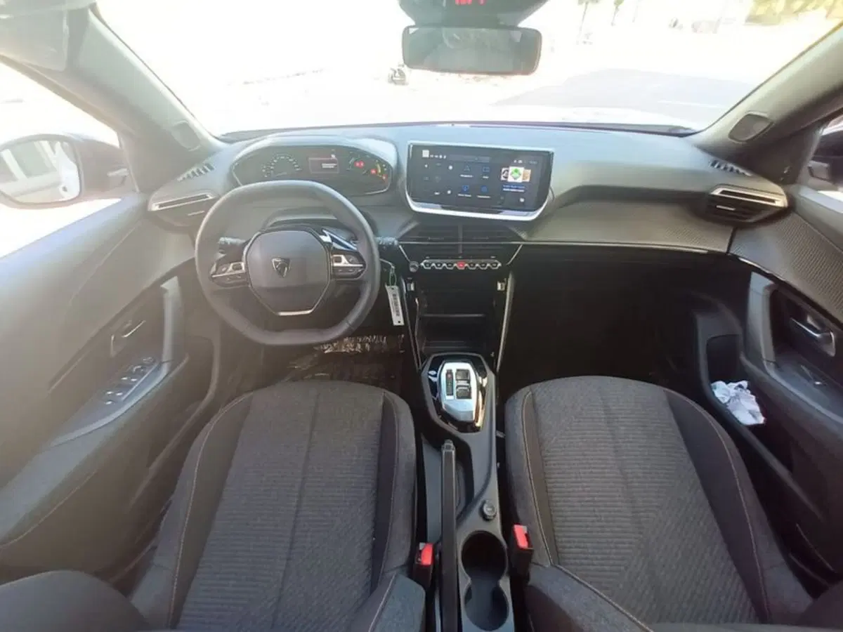 Peugeot 2008 nuova a Bari (11)