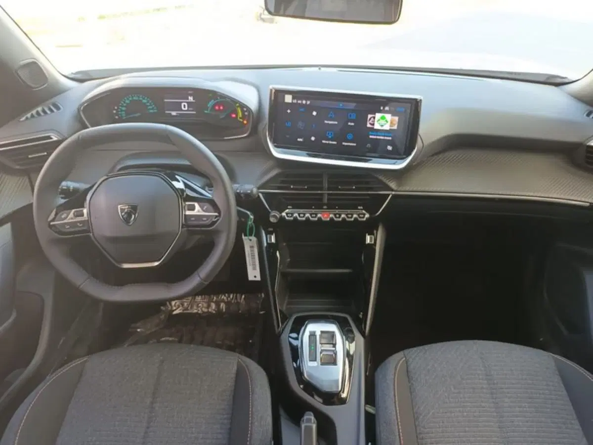Peugeot 2008 nuova a Bari (12)