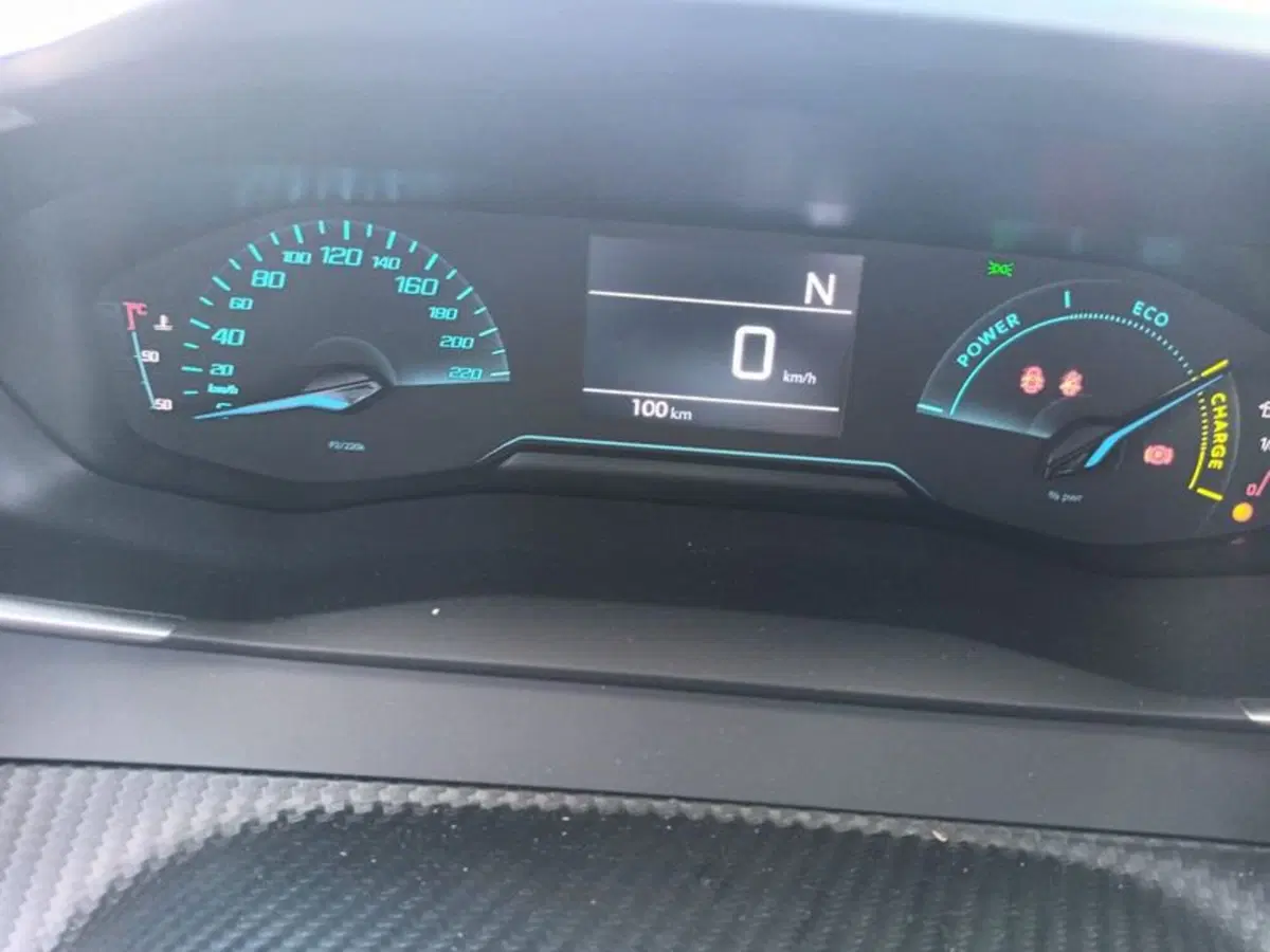 Peugeot 2008 nuova a Bari (18)