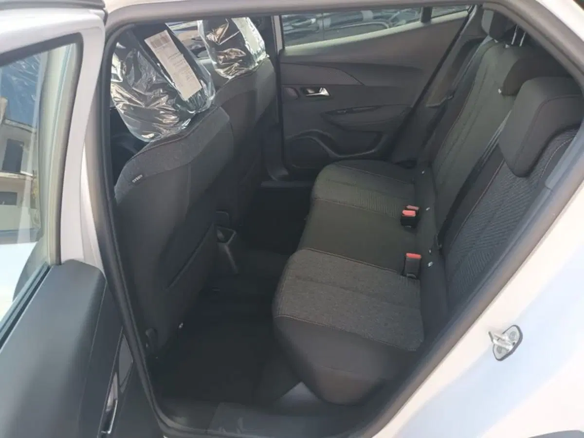 Peugeot 2008 nuova a Bari (20)