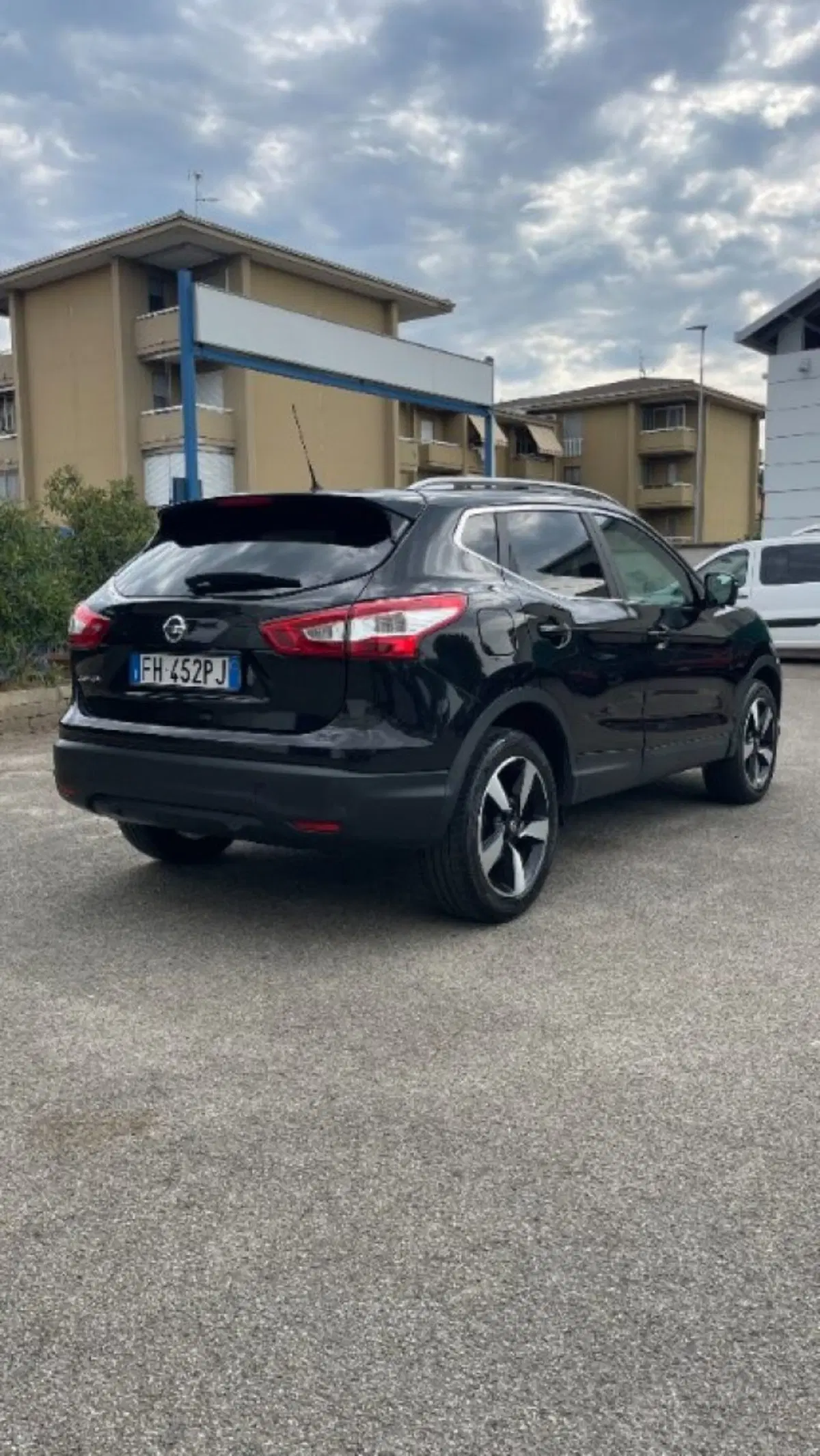Nissan Qashqai usata a Novara (5)