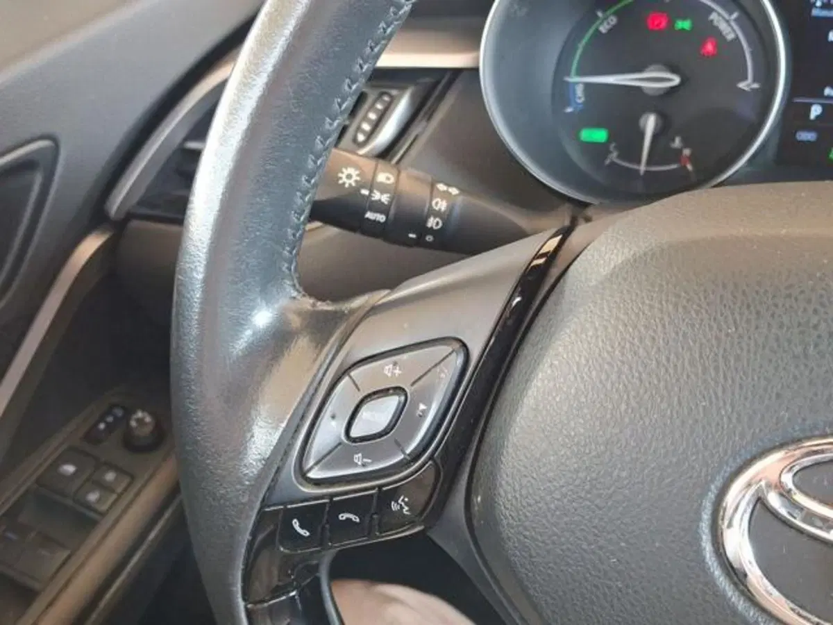 Toyota Toyota C-HR usata a Roma (17)