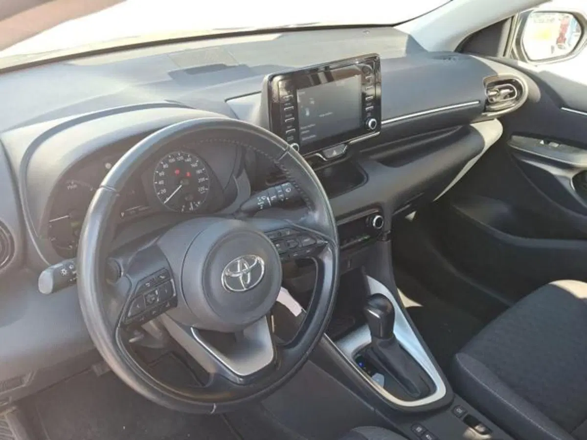 Toyota Yaris Cross usata a Roma (7)