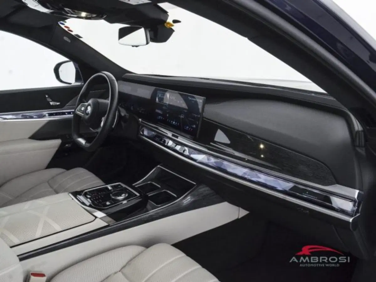 BMW Serie 7 usata a Perugia (12)