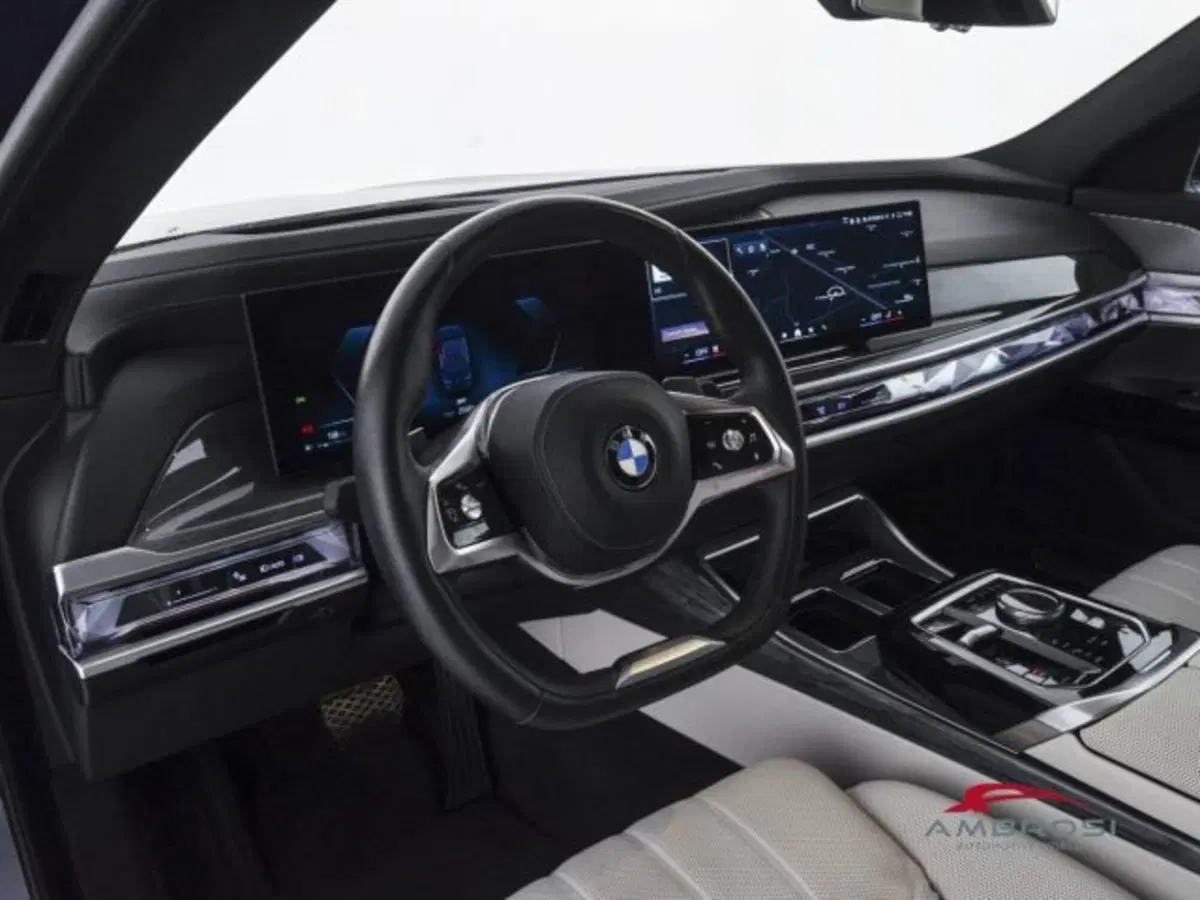 BMW Serie 7 usata a Perugia (8)