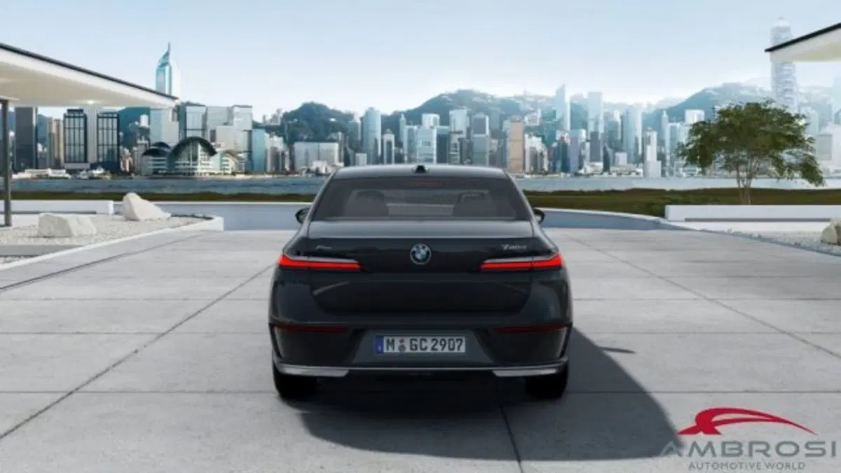 BMW Serie 7 nuova a Perugia (5)