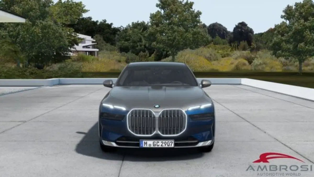 BMW Serie 7 nuova a Perugia (3)