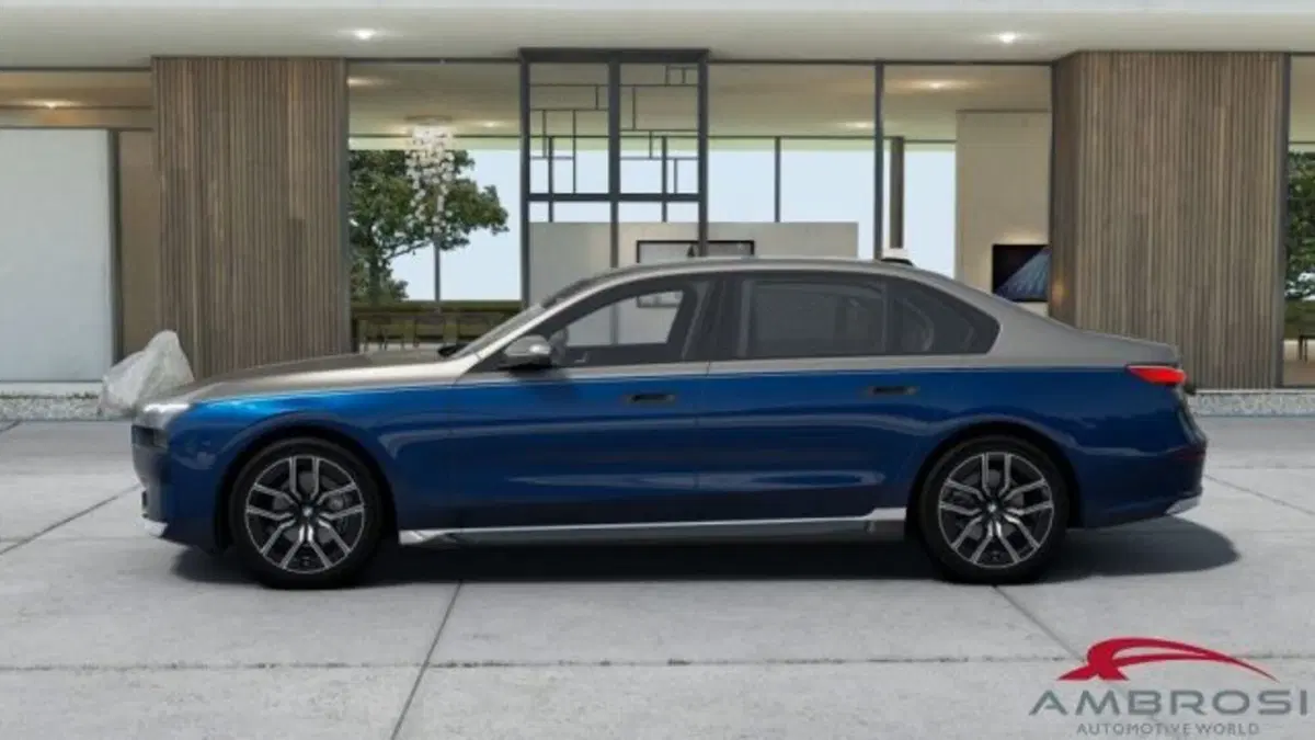 BMW Serie 7 nuova a Perugia (4)