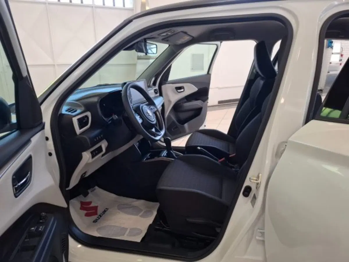 Suzuki Swift nuova a Reggio Emilia (9)