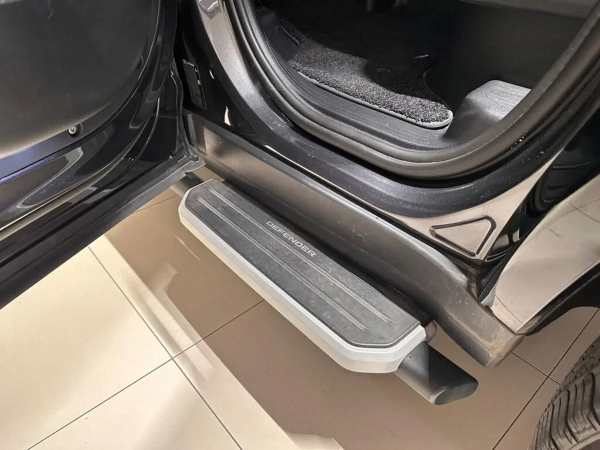 Land Rover Defender usata a Varese (11)