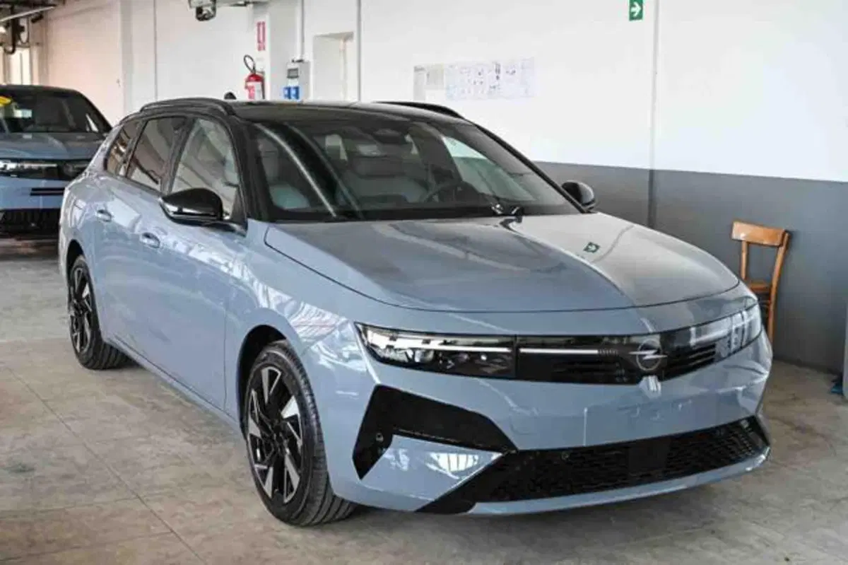 Opel Astra Station Wagon nuova a Torino (2)