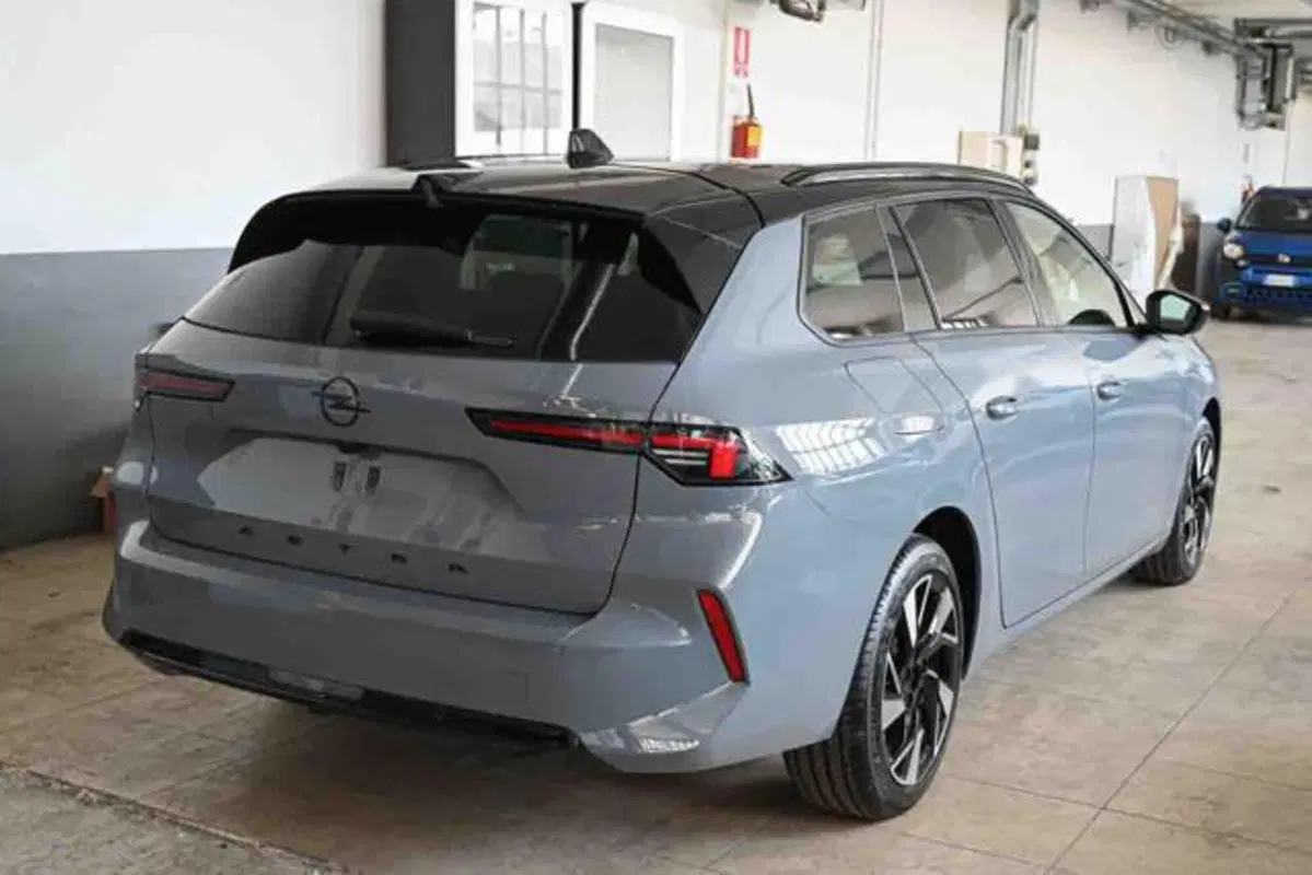 Opel Astra Station Wagon nuova a Torino (3)