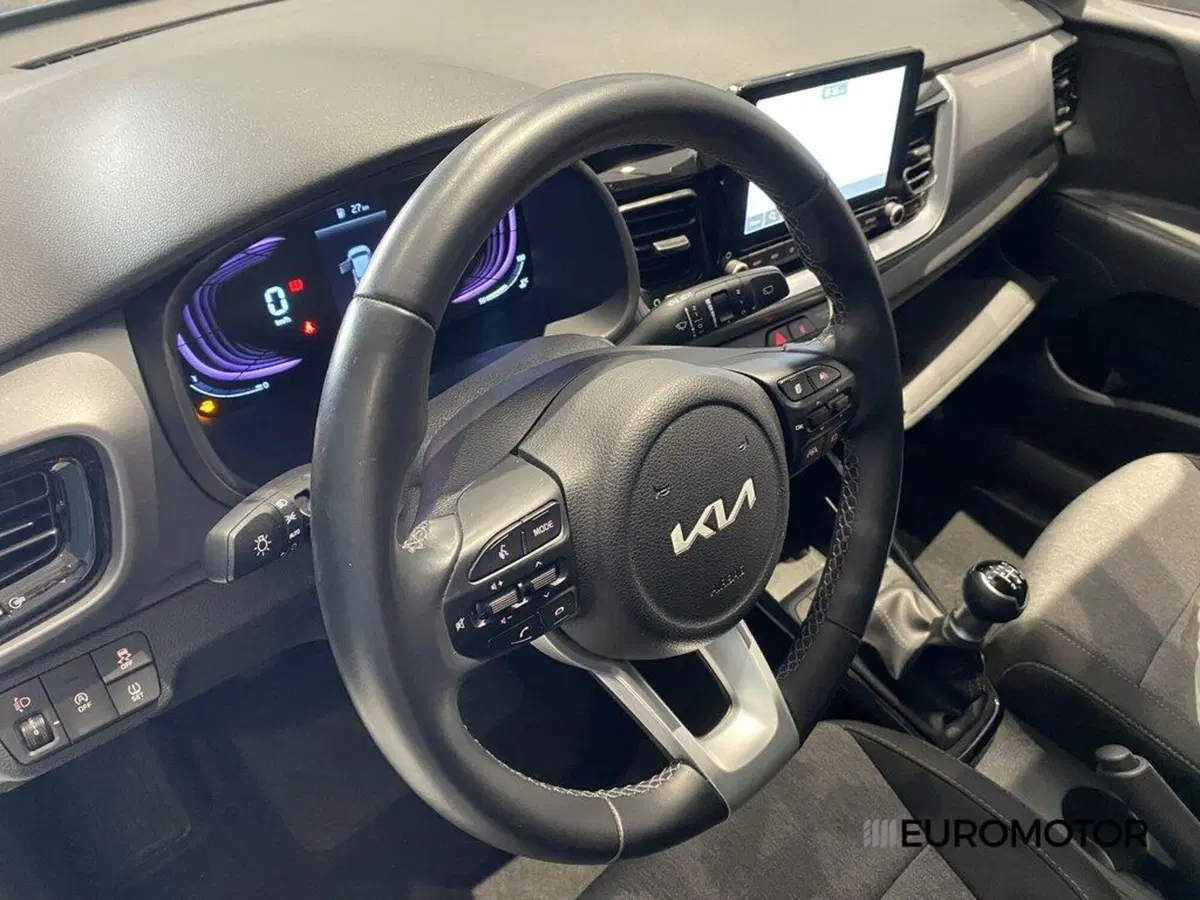 Kia Stonic usata a Bari (13)