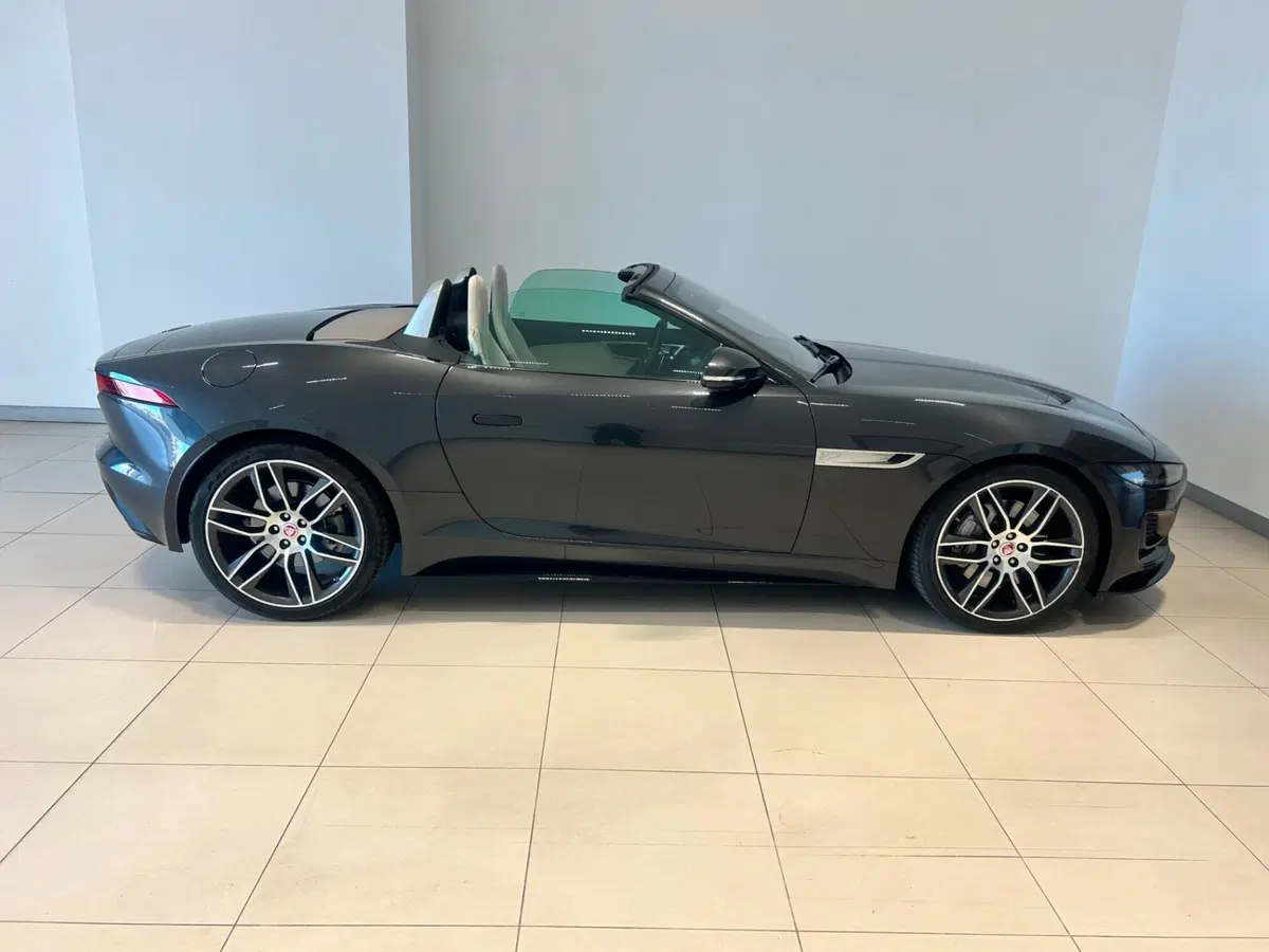 Jaguar F-Type Cabrio usata a Napoli (7)