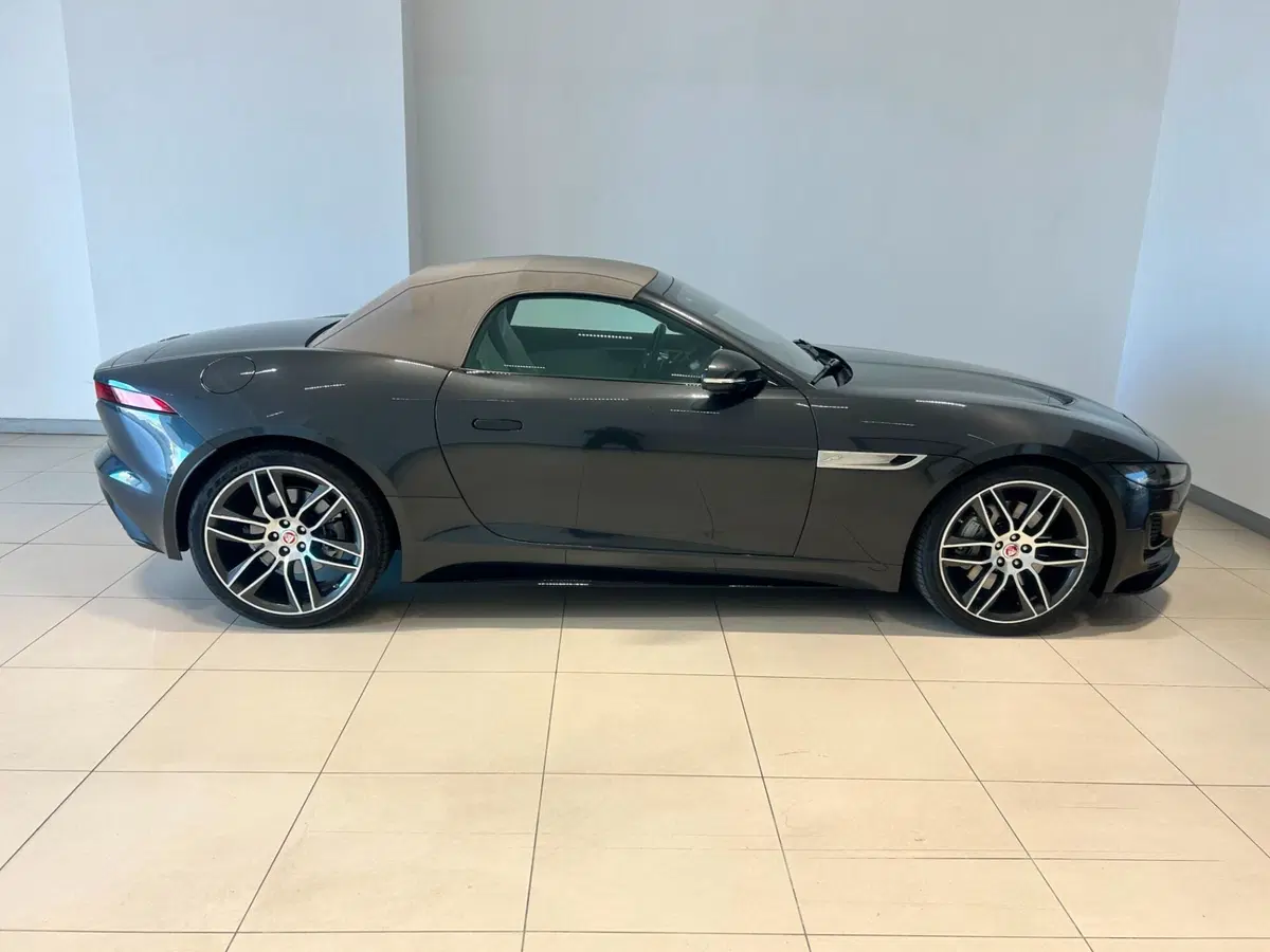 Jaguar F-Type Cabrio usata a Napoli (8)