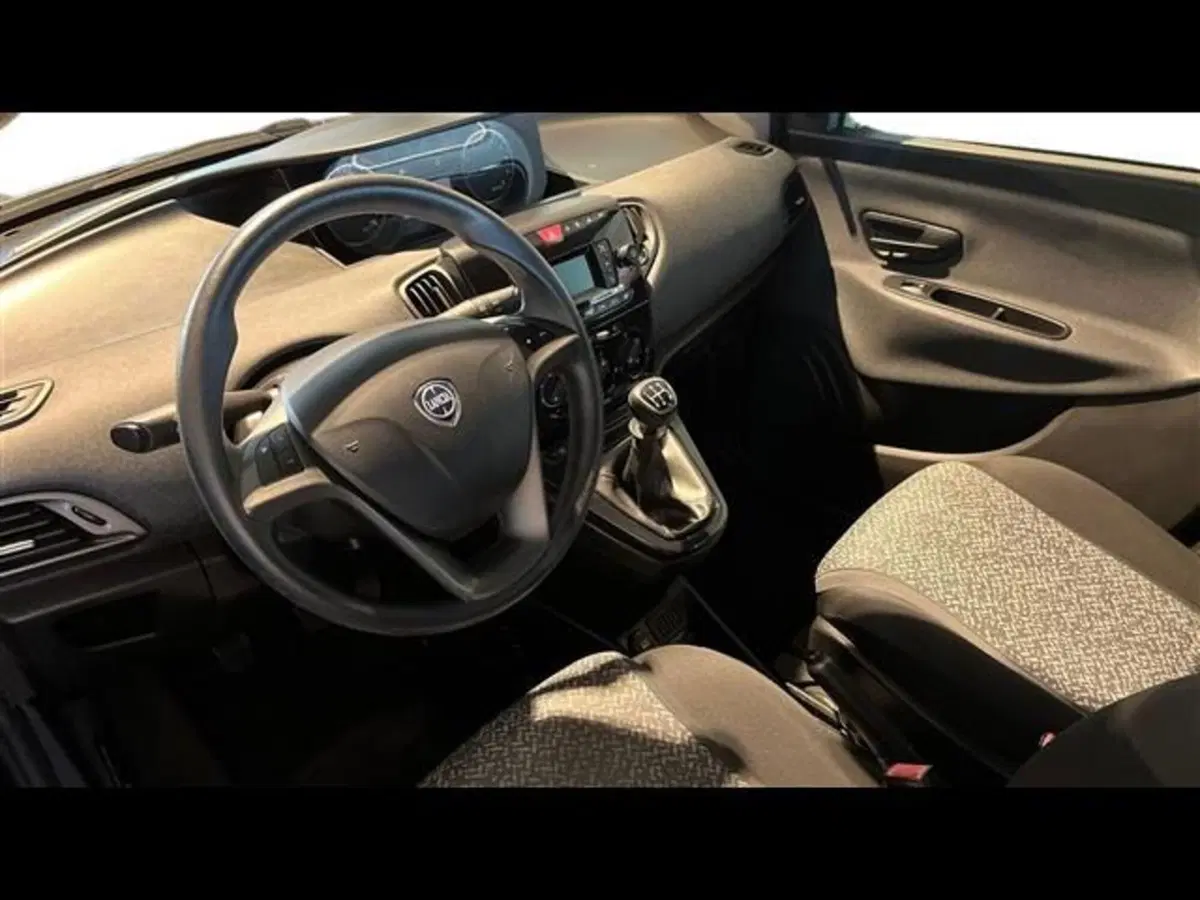 Lancia Ypsilon usata a Firenze (10)