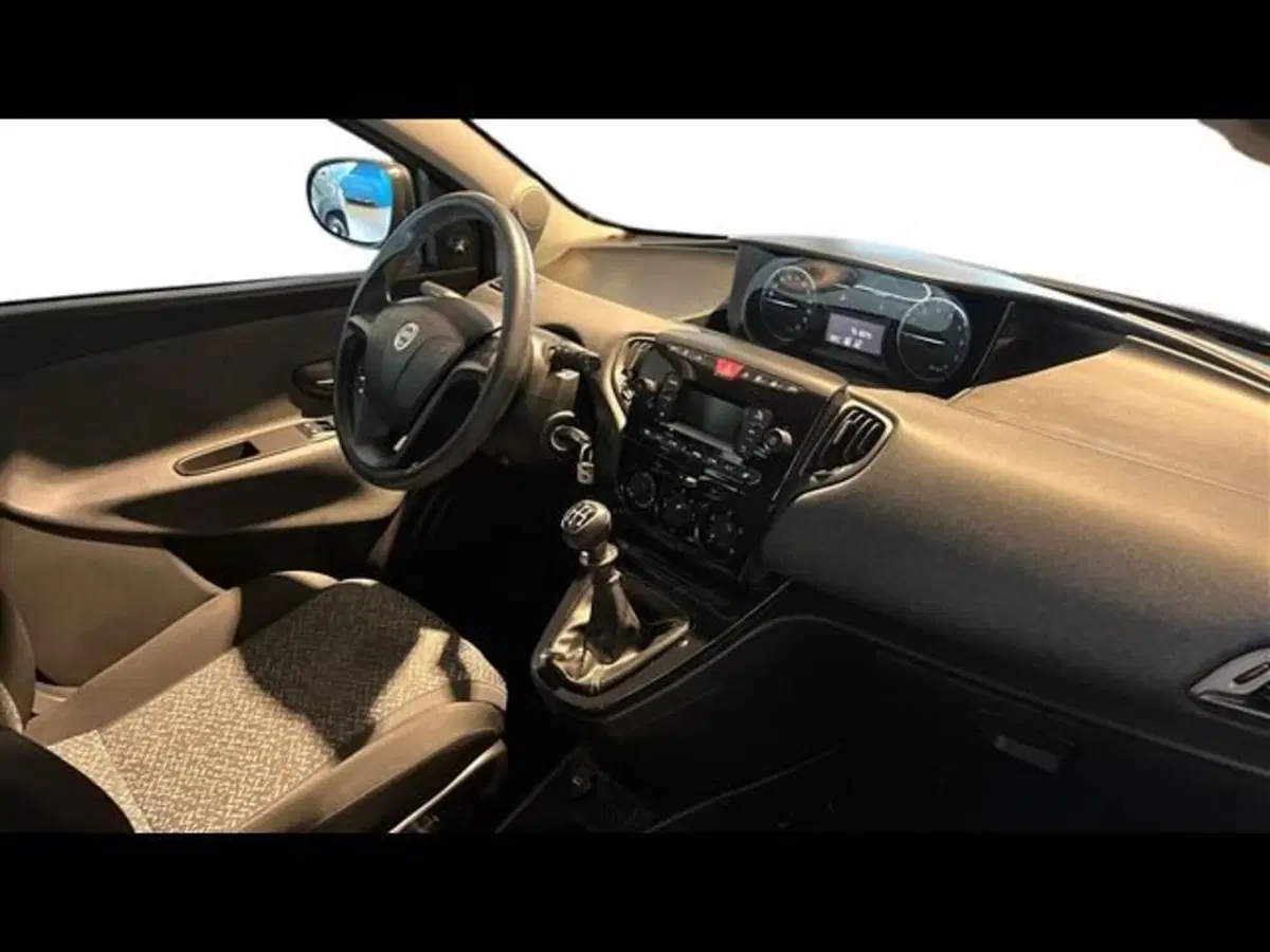 Lancia Ypsilon usata a Firenze (11)