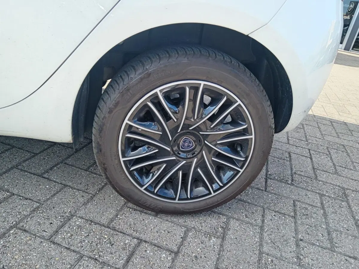 Lancia Ypsilon usata a Alessandria (10)