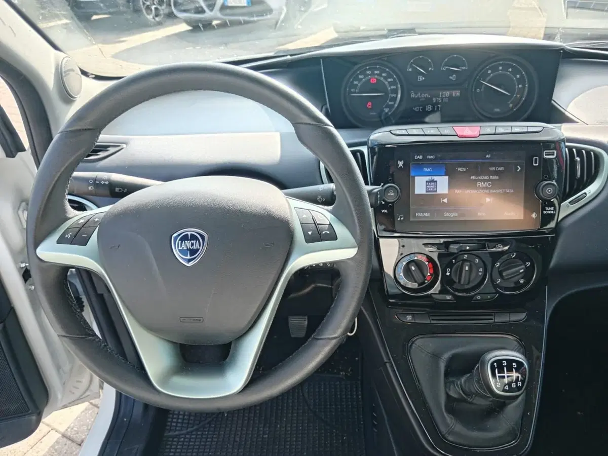 Lancia Ypsilon usata a Alessandria (13)