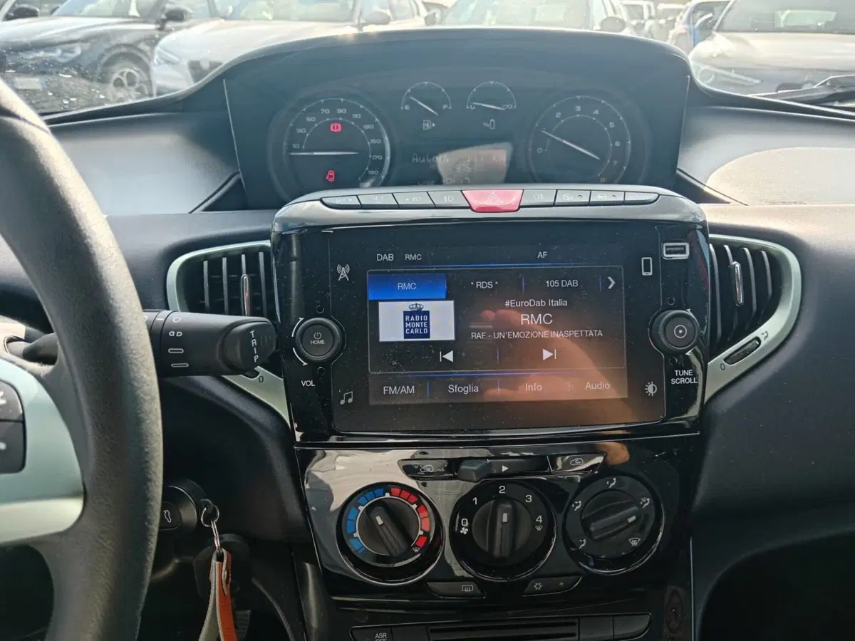 Lancia Ypsilon usata a Alessandria (16)