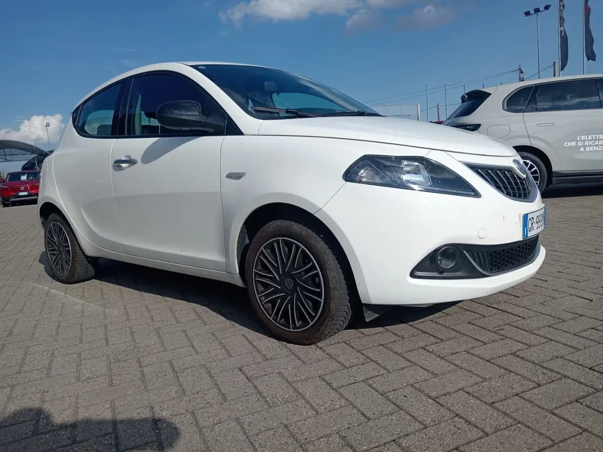 Lancia Ypsilon usata a Alessandria (3)