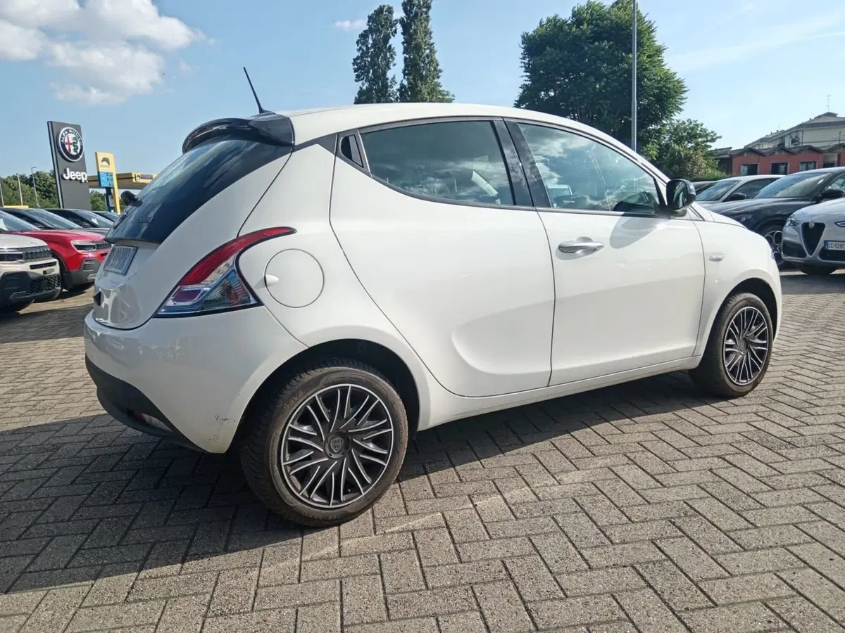Lancia Ypsilon usata a Alessandria (5)