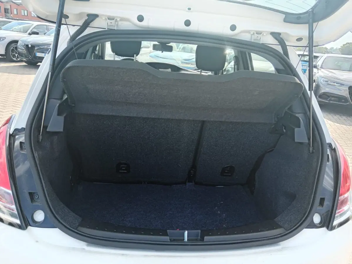 Lancia Ypsilon usata a Alessandria (7)