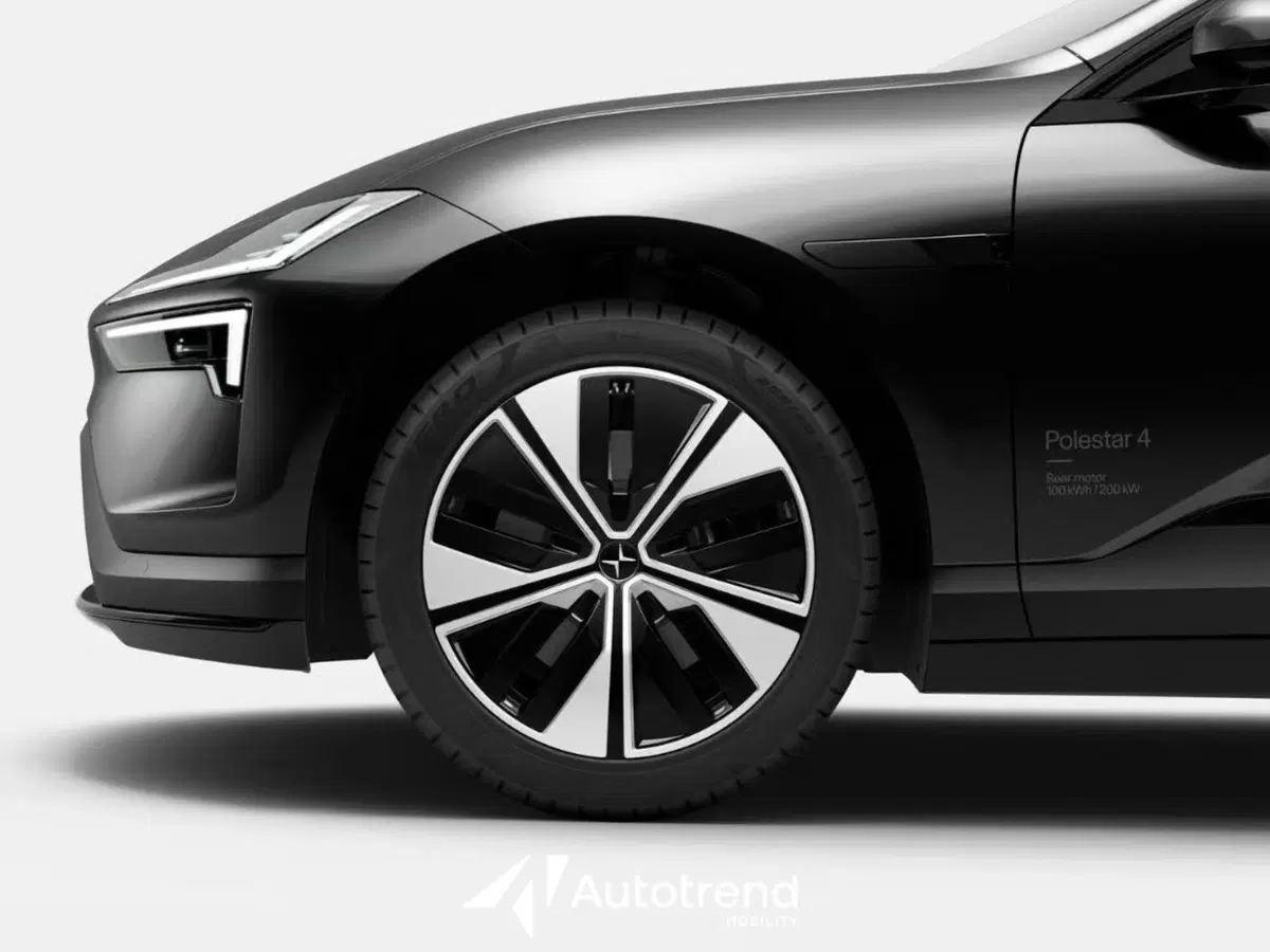 Polestar Polestar 4 nuova a Bari (6)