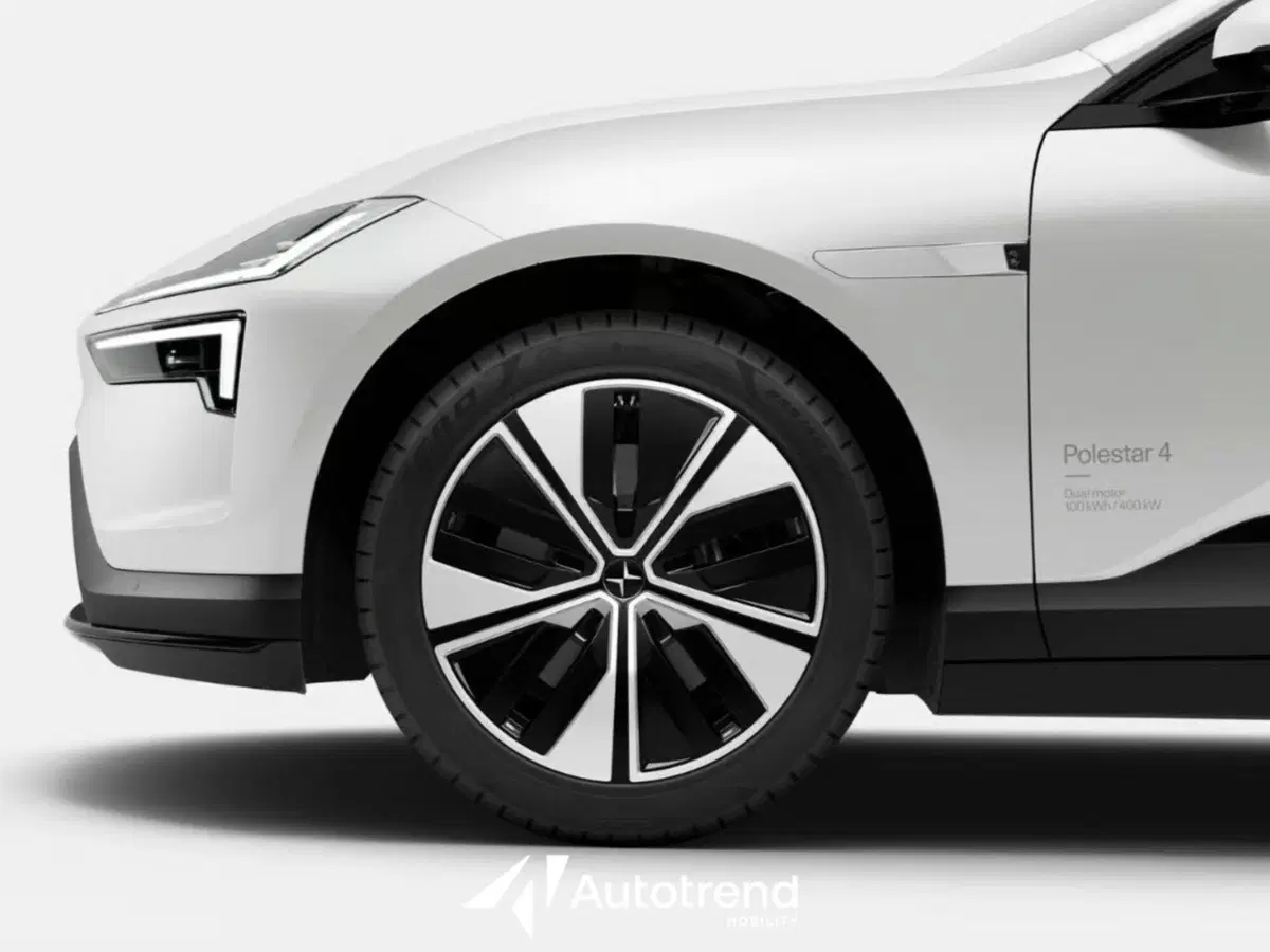 Polestar Polestar 4 nuova a Bari (7)