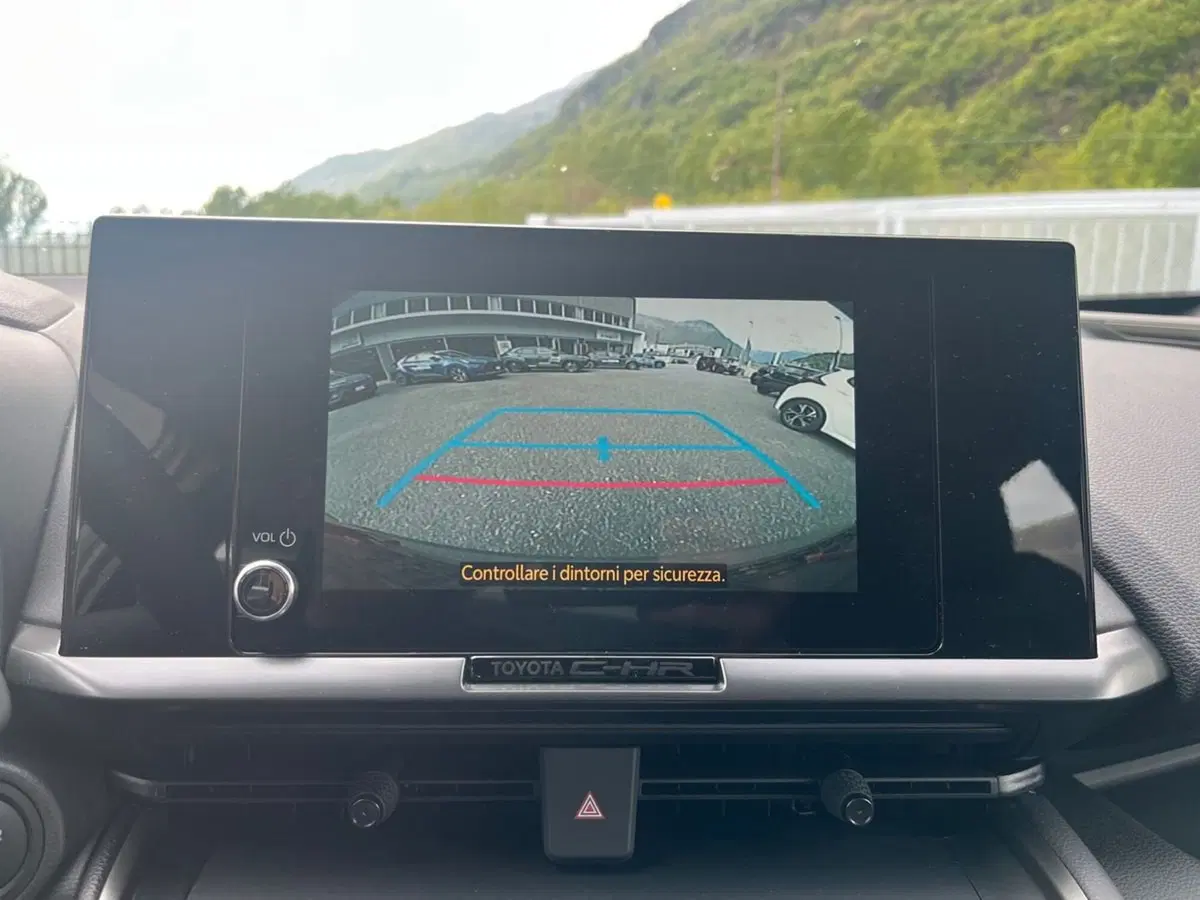 Toyota Toyota C-HR nuova a Lecco (14)
