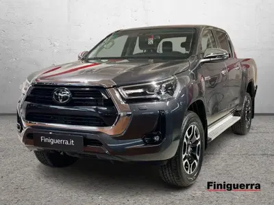 Toyota Hilux 2.D-4D 4WD porte Double Cab Executive nuova a Civate
