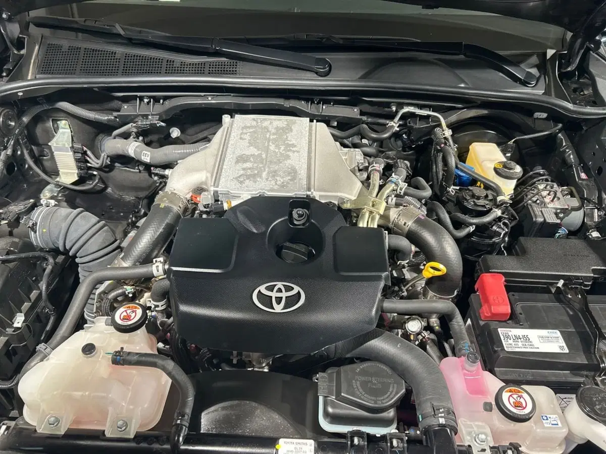 Toyota Hilux nuova a Lecco (15)
