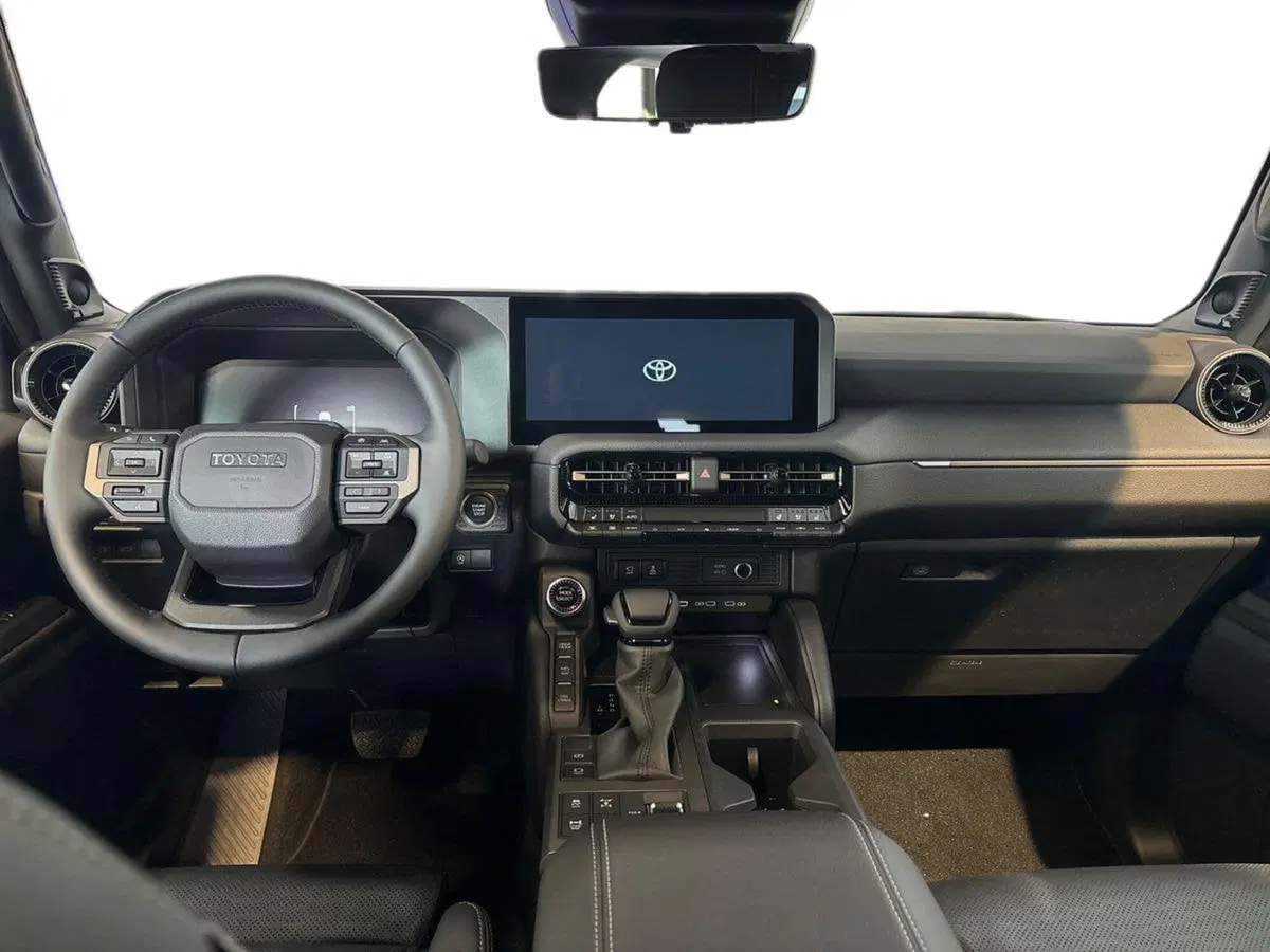 Toyota Land Cruiser nuova a Lecco (8)