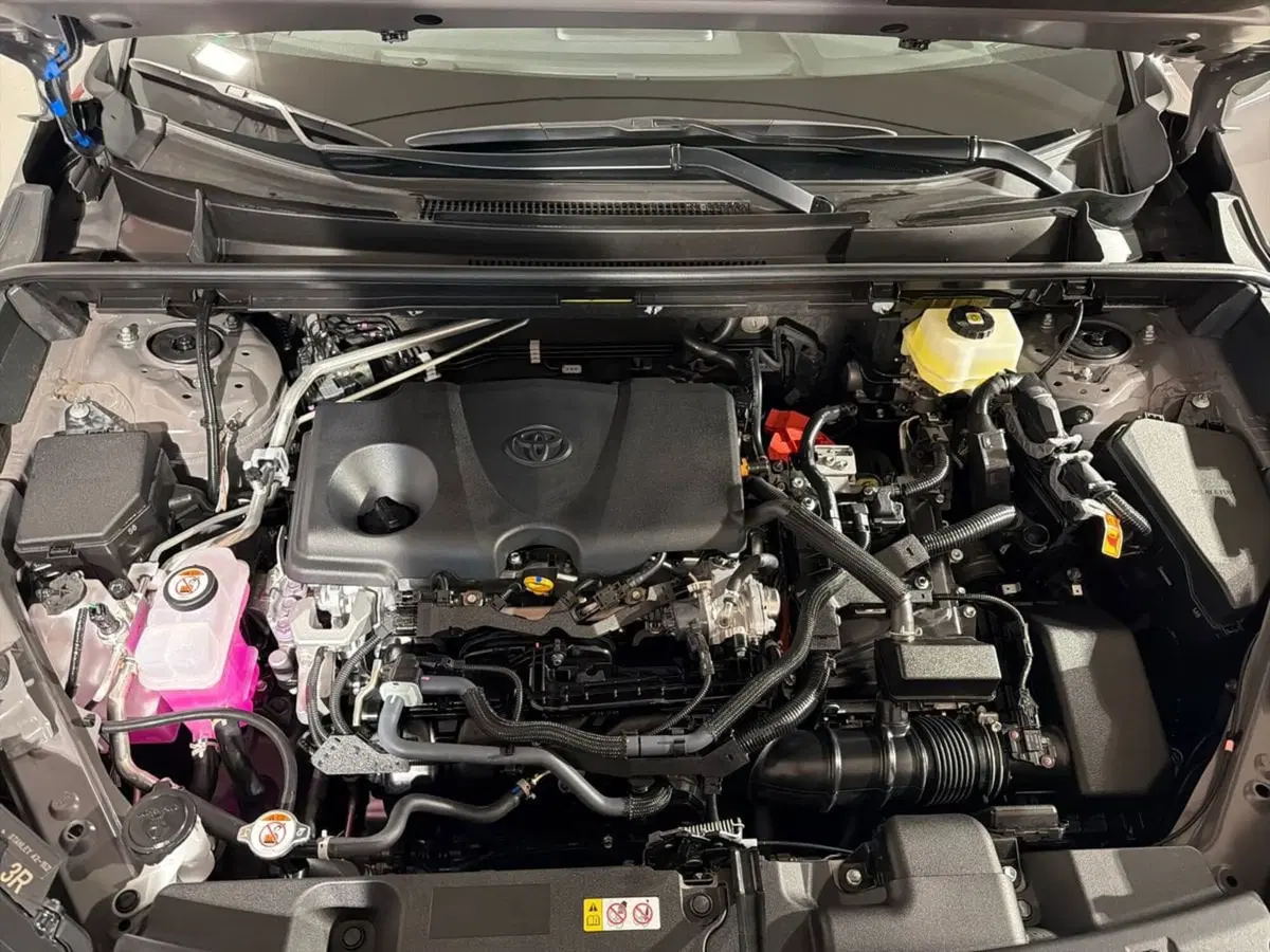 Toyota Rav4 nuova a Lecco (17)