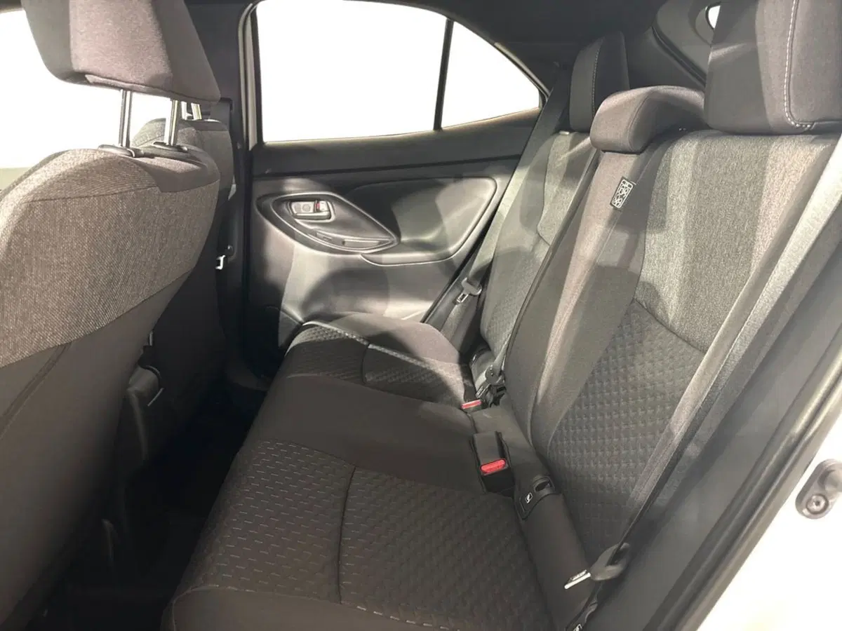 Toyota Yaris Cross nuova a Lecco (11)