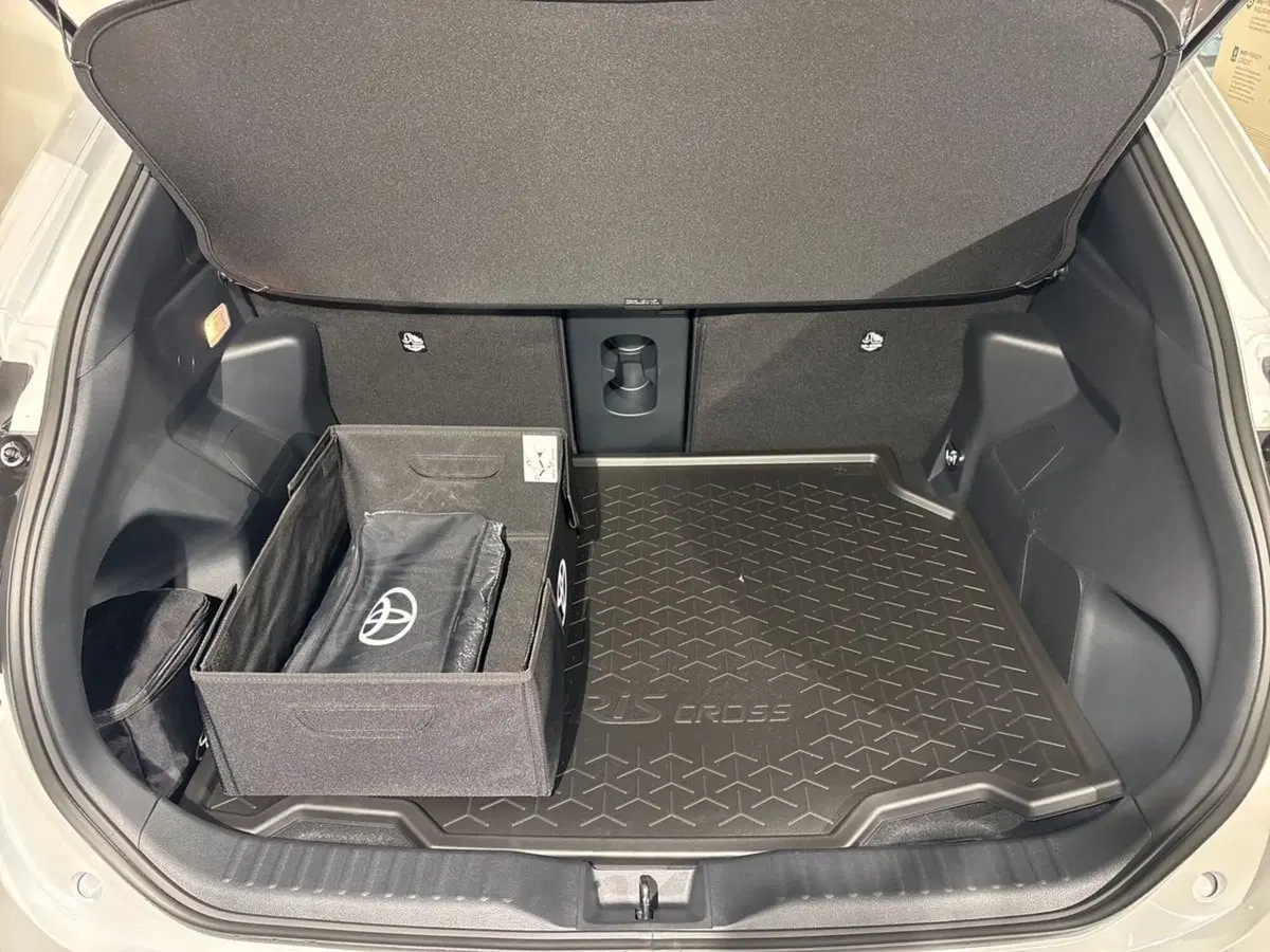 Toyota Yaris Cross nuova a Lecco (12)
