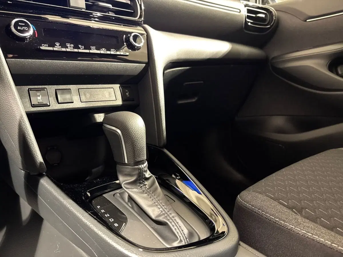 Toyota Yaris Cross nuova a Lecco (14)