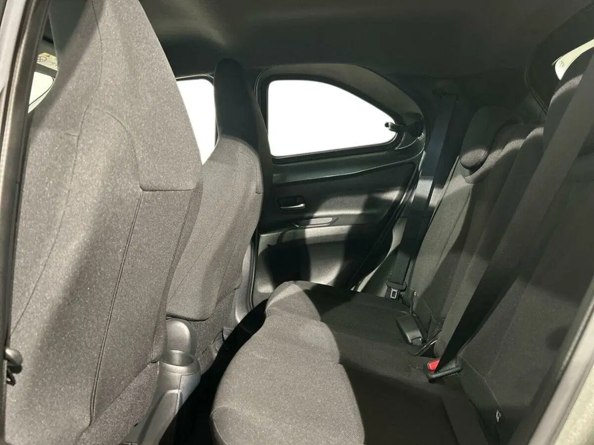 Toyota Aygo X usata a Lecco (12)