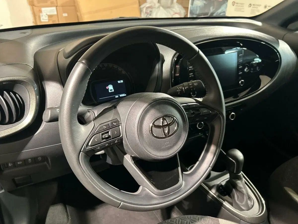 Toyota Aygo X usata a Lecco (15)