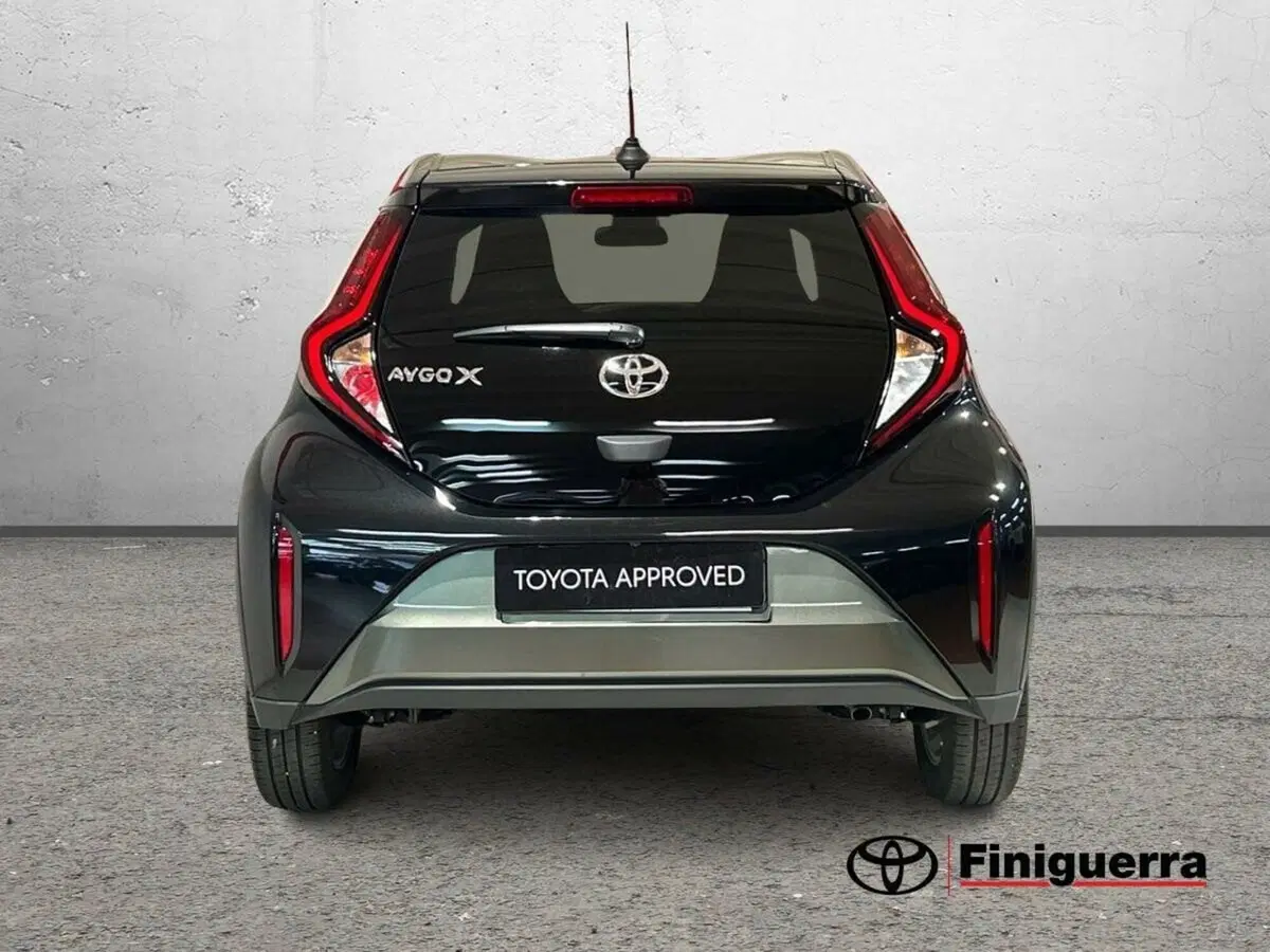 Toyota Aygo X usata a Lecco (4)