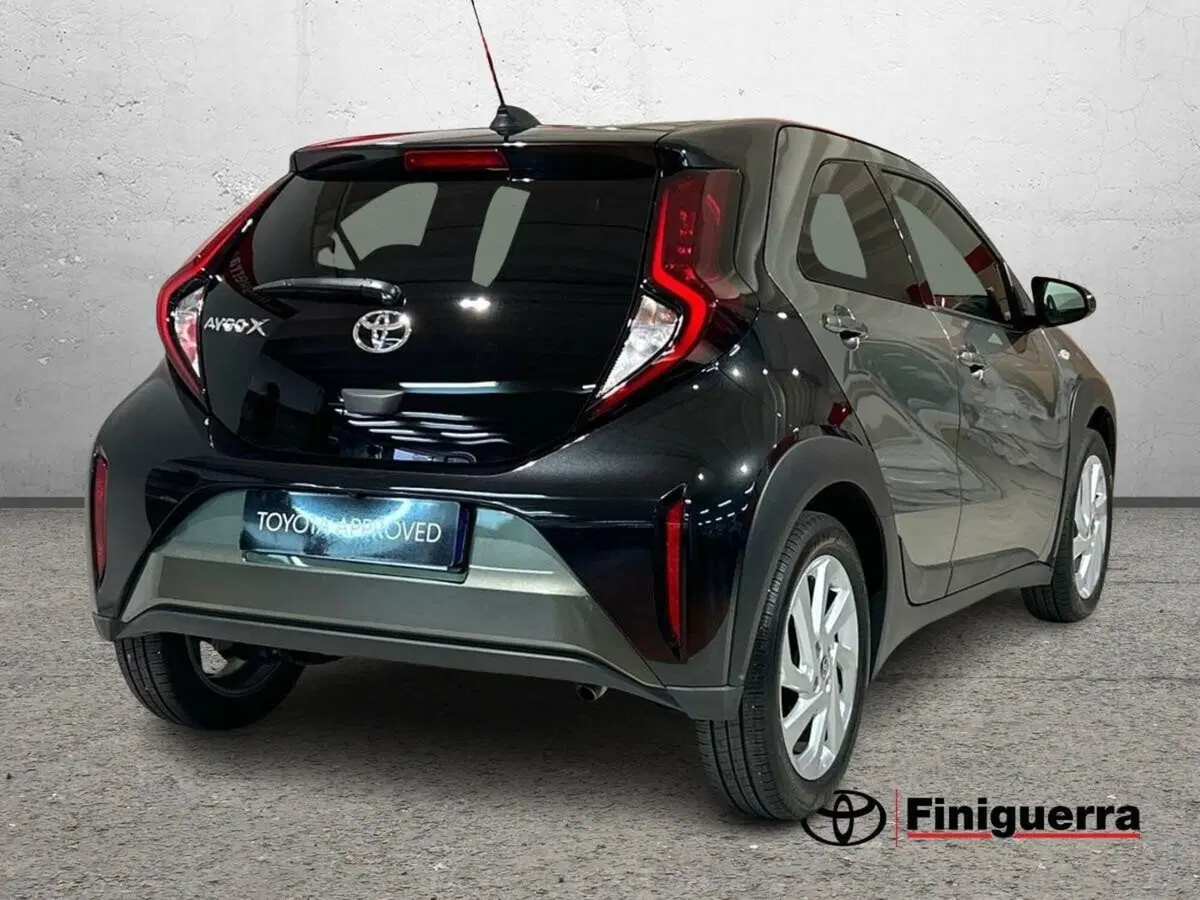 Toyota Aygo X usata a Lecco (5)