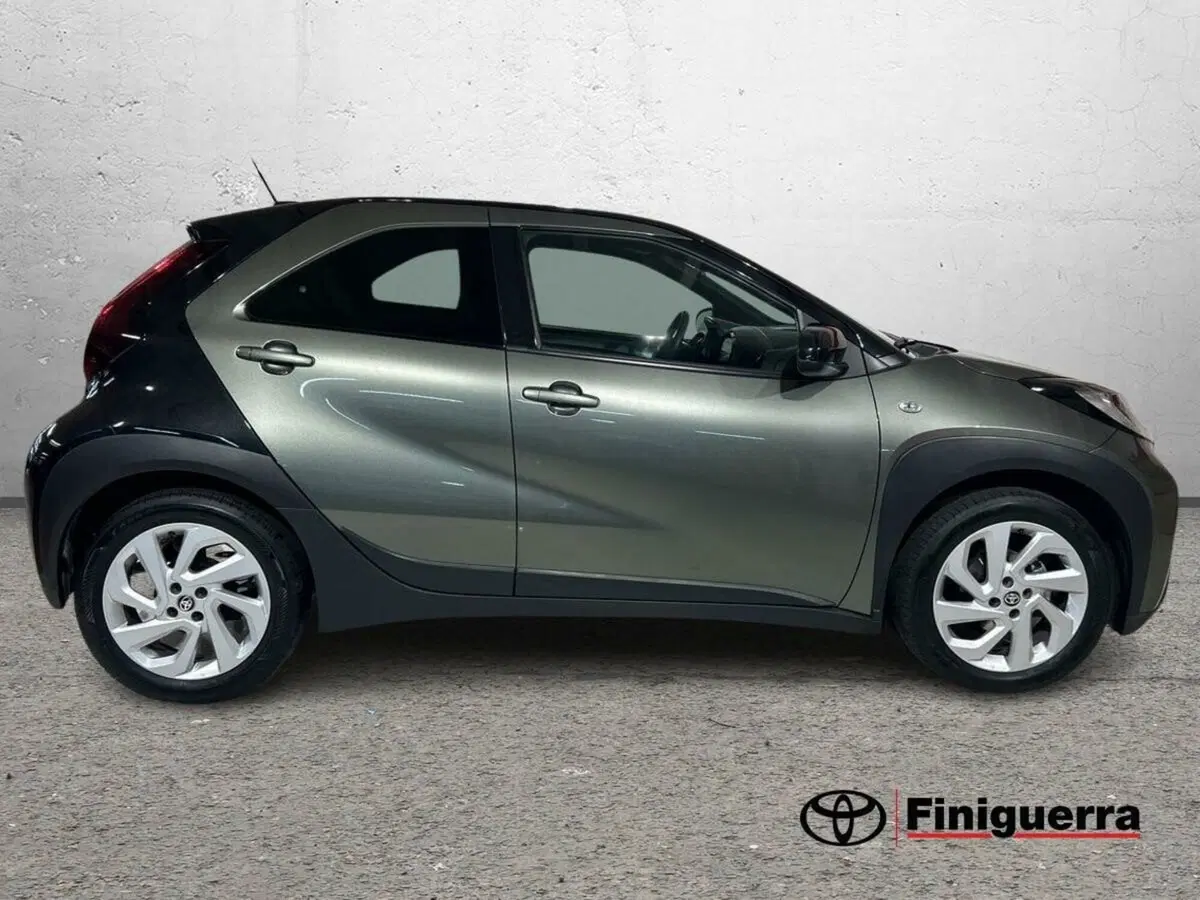 Toyota Aygo X usata a Lecco (6)