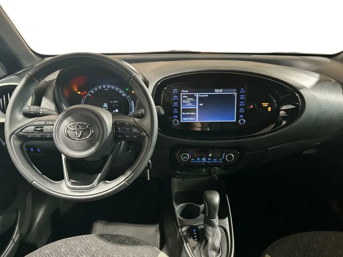 Toyota Aygo X usata a Lecco (9)