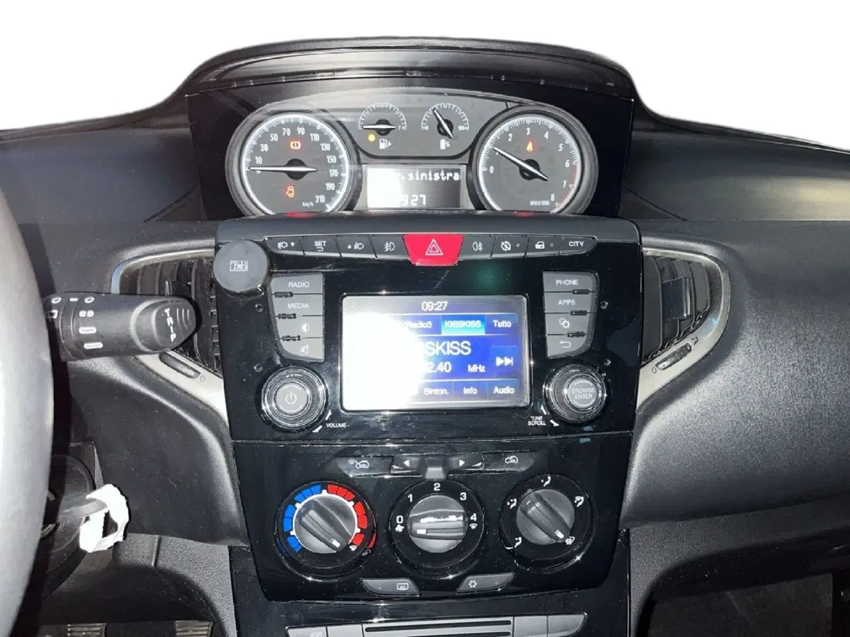 Lancia Ypsilon usata a Torino (11)