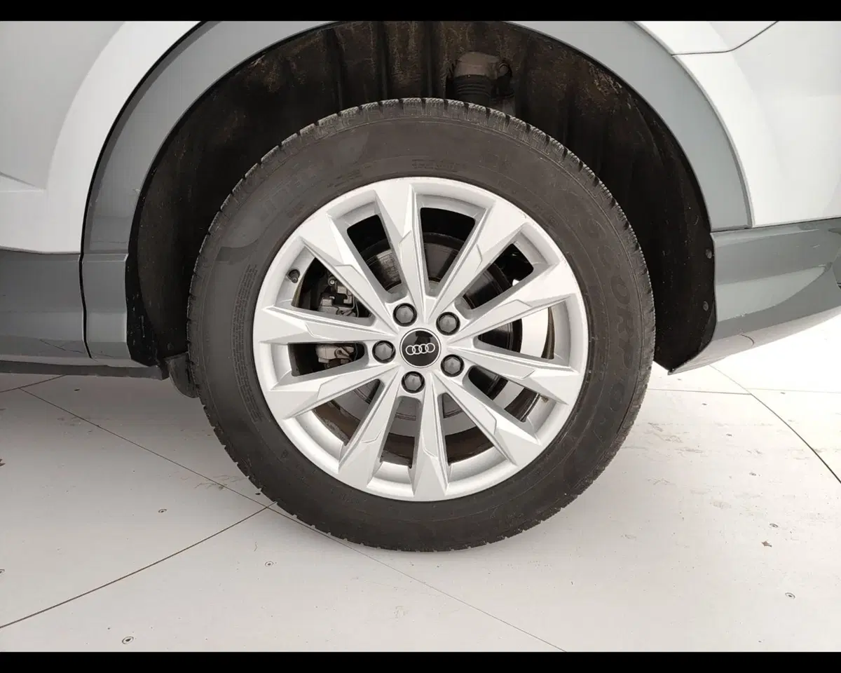 Audi Q3 Sportback usata a Caserta (11)