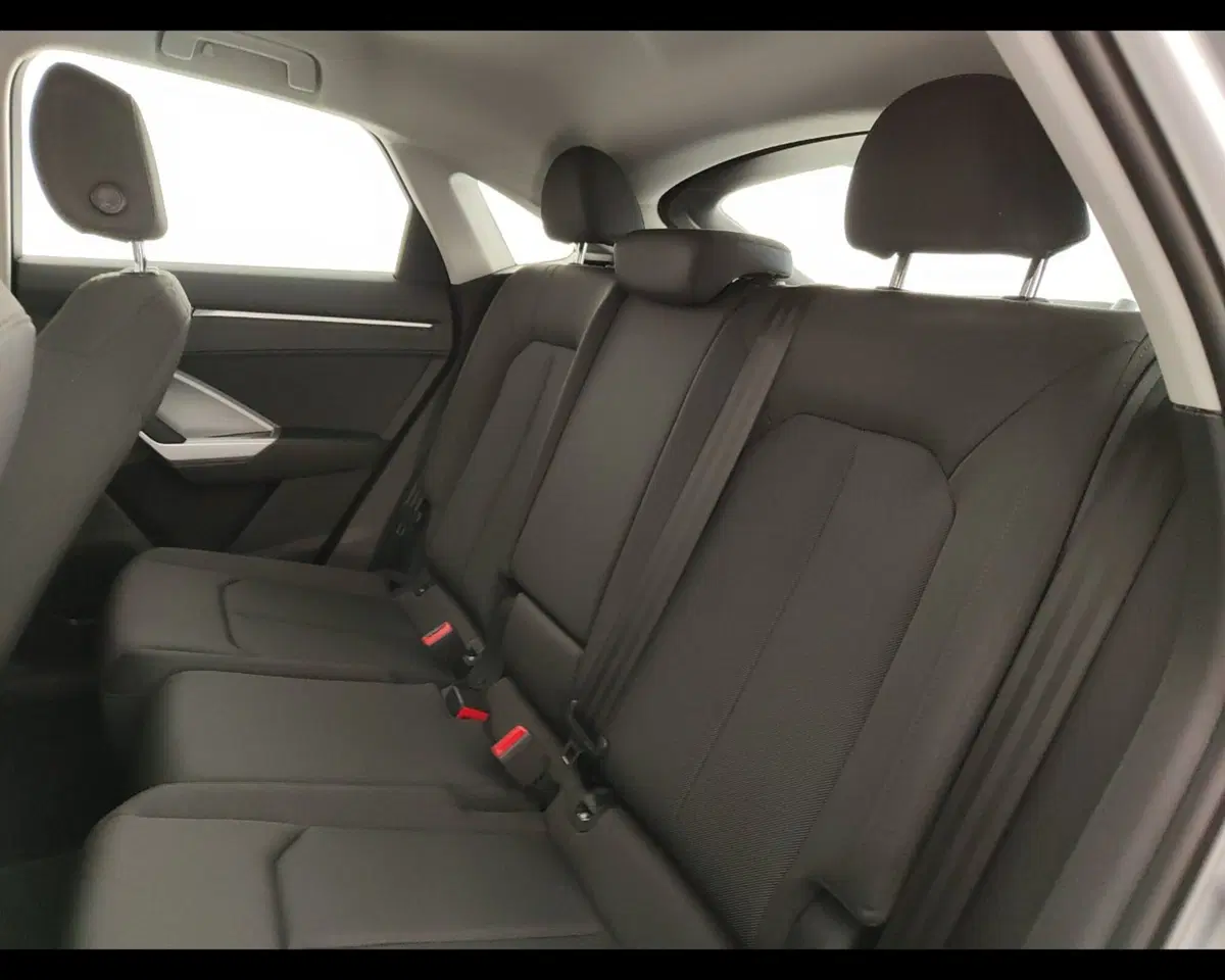 Audi Q3 Sportback usata a Caserta (18)