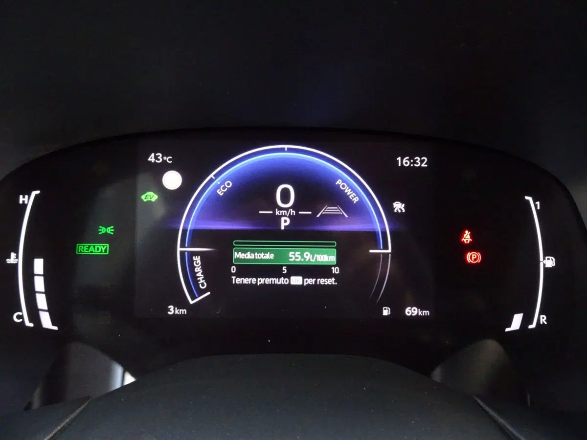 Toyota Aygo X nuova a Padova (11)