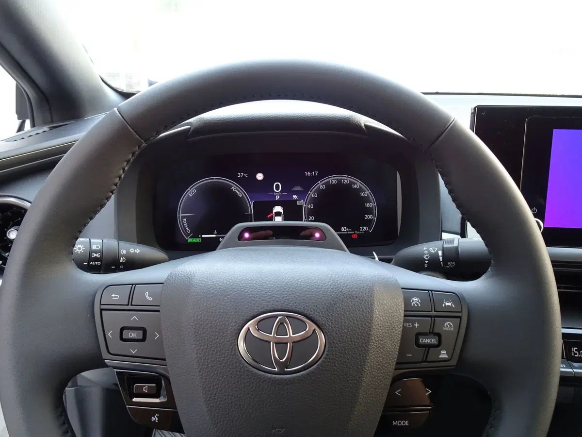 Toyota Toyota C-HR nuova a Padova (11)
