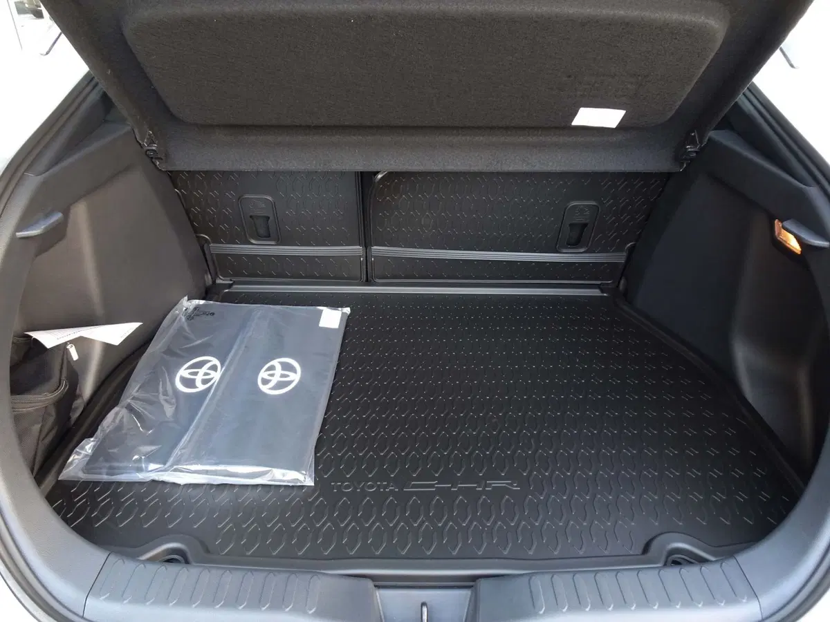 Toyota Toyota C-HR nuova a Padova (19)