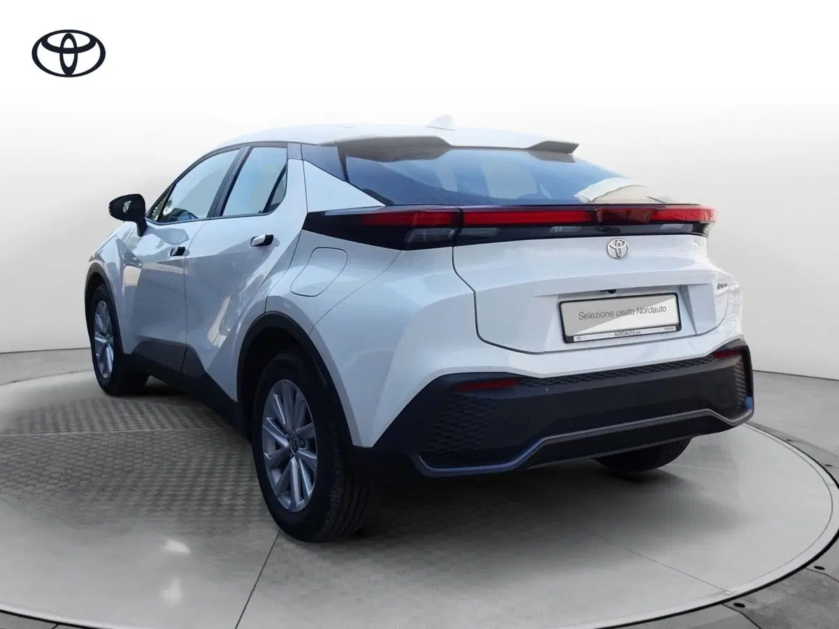 Toyota Toyota C-HR nuova a Padova (4)